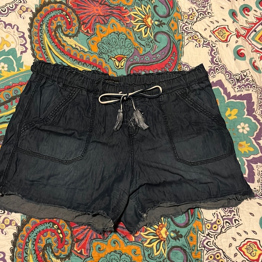 SIGNATURE STUDIO size XL shorts